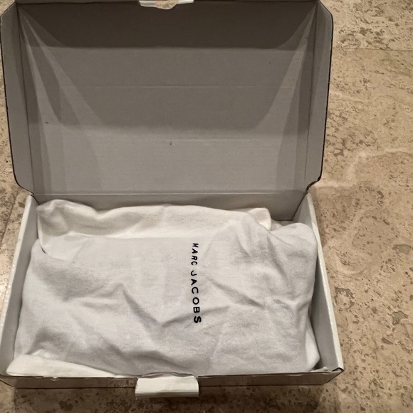 New Marc Jacobs Black Leather Wallet with Silver Hardware - Picture 7 of 9